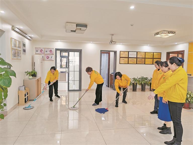 泉州率先發(fā)布家政開荒保潔服務(wù)標(biāo)準(zhǔn)，助力行業(yè)規(guī)范化發(fā)展